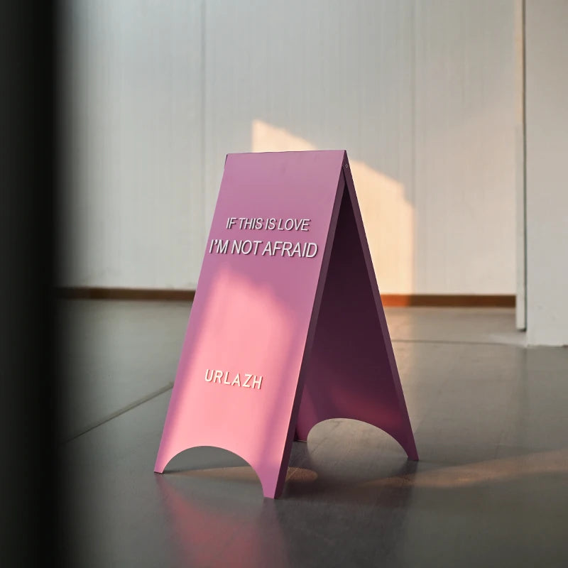 定制双面落地式展示板，用于商店入口，展示站立广告板