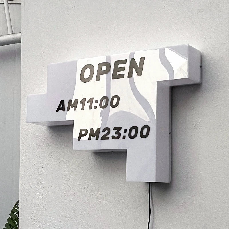 店门口的商业招牌，亚克力灯箱商务门招牌灯箱广告箱