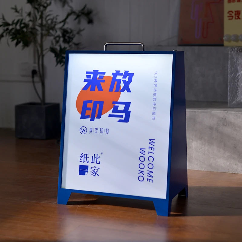 可充电室外防雨防晒，落地式便携式灯箱展示广告牌