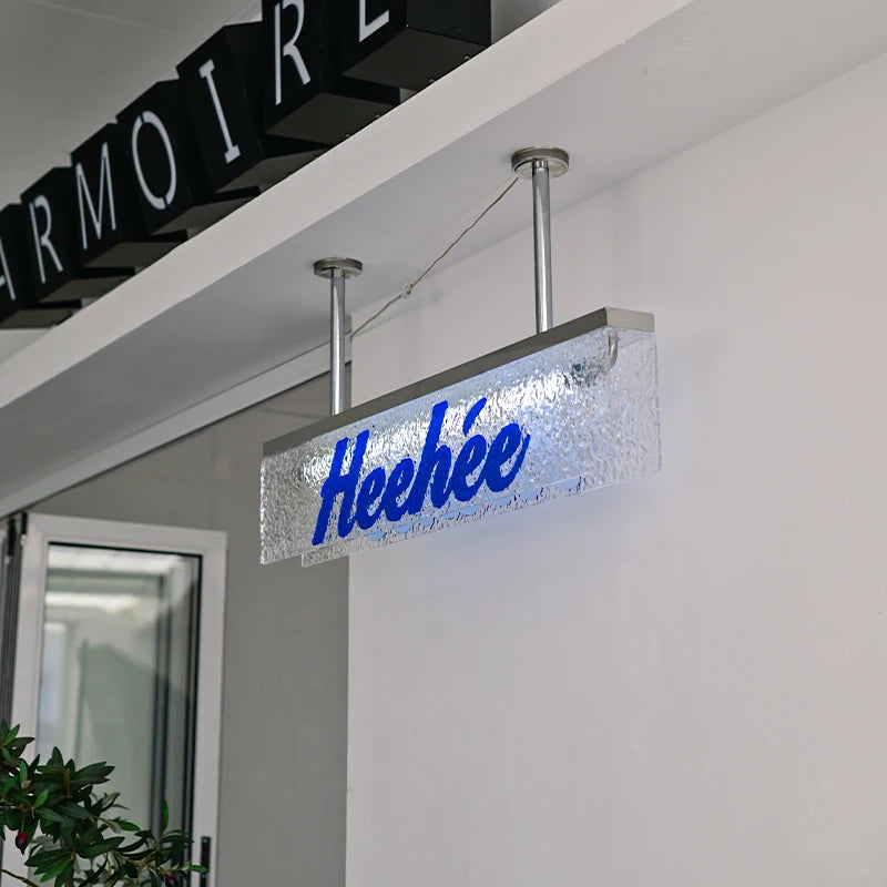 服装店橱窗展示广告吊装双面夜光灯箱定制