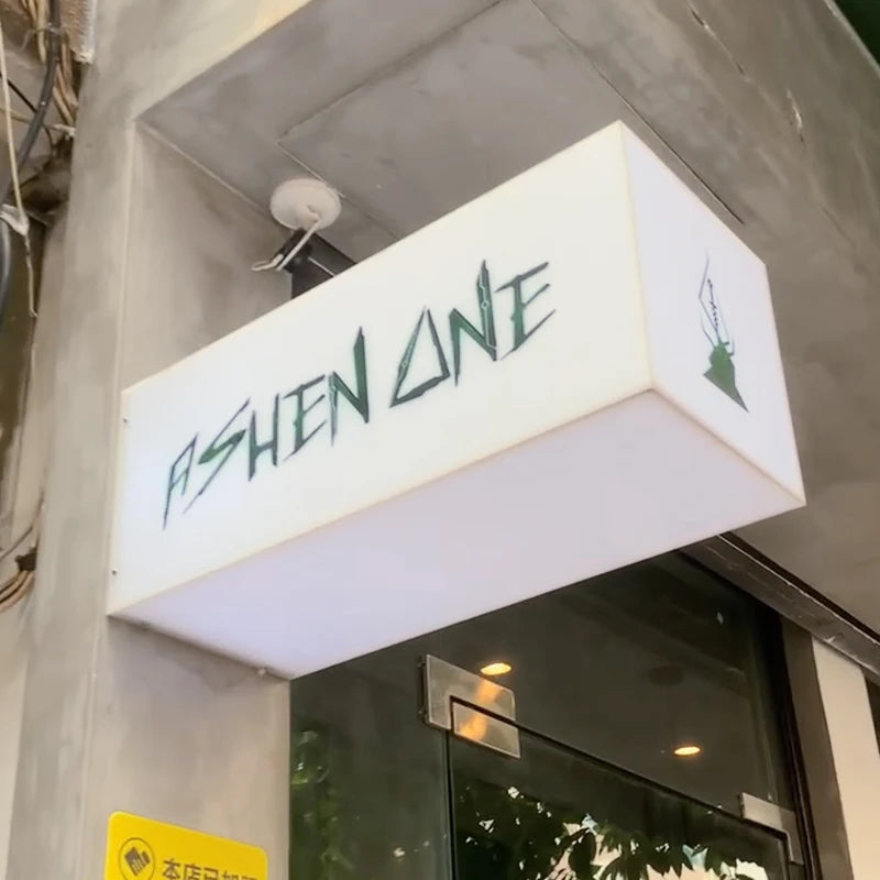 定制牛奶白色亚克力灯箱，用于商店的户外商业标志