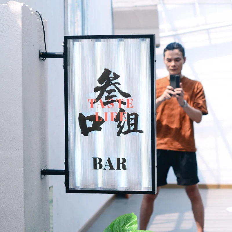 侧挂波纹亚克力灯箱双面照明标志标牌定制波纹亚克力广告牌