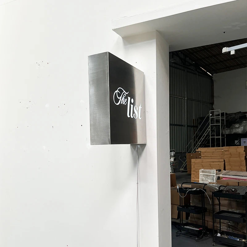 定制双面侧挂式不锈钢灯箱标志广告牌，适用于咖啡店入口