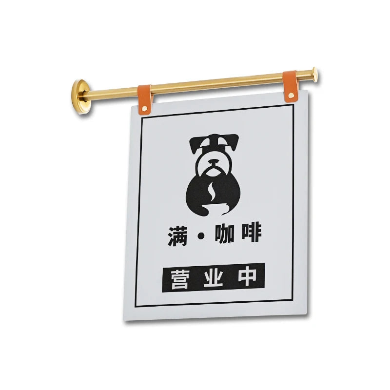 双面广告牌，金属标志悬挂在定制商店标志门牌标志的入口处