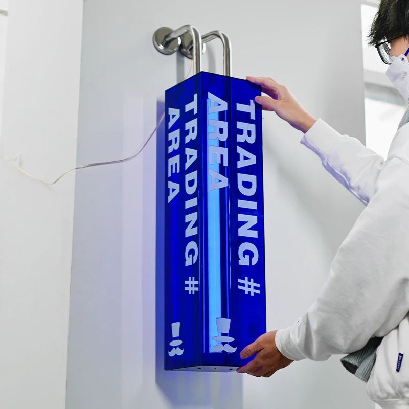 定制水平悬挂亚克力灯箱、荧光灯管、服装店照明广告牌