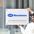 白色背景透明亚克力公司牌匾，亚克力UV印花标识牌定制