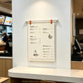 商店入口背景墙展示板上可悬挂吊牌，可定制提示牌