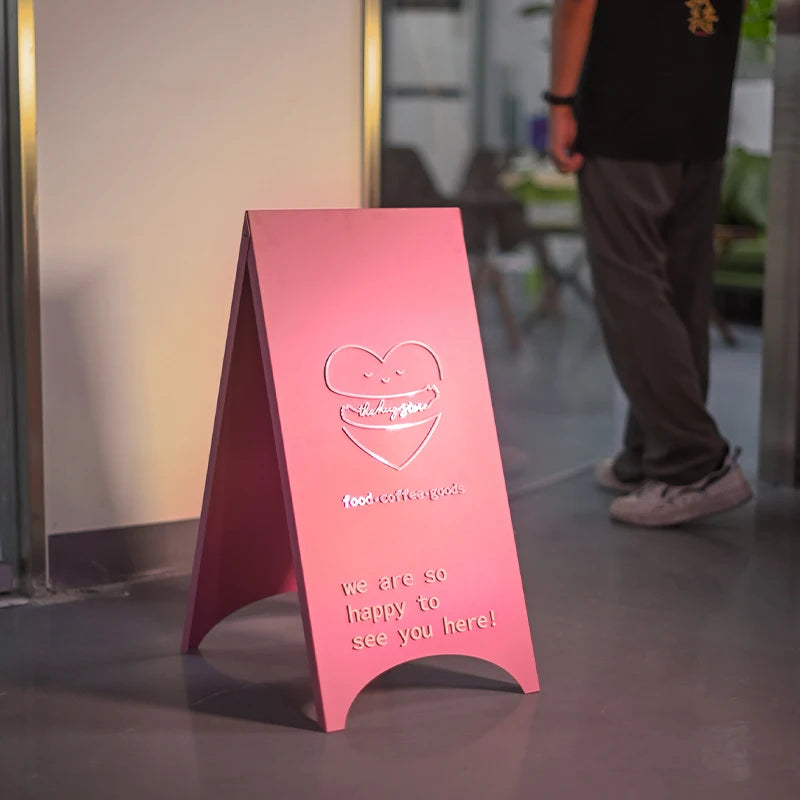 定制双面落地式展示板，用于商店入口，展示站立广告板