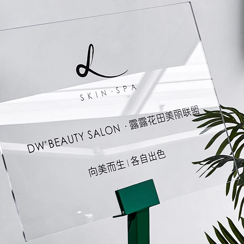 欢迎来到酒店餐厅的入口。欢迎，欢迎礼品卡。透明亚克力卡片定制