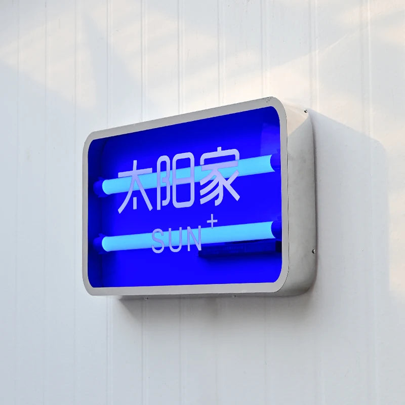 现代时尚简约风格店铺前标志克莱恩蓝色透明亚克力发光二极管广告灯箱亚克力灯箱
